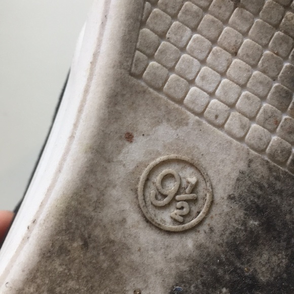 Embroidered shoes - Picture 4 of 5